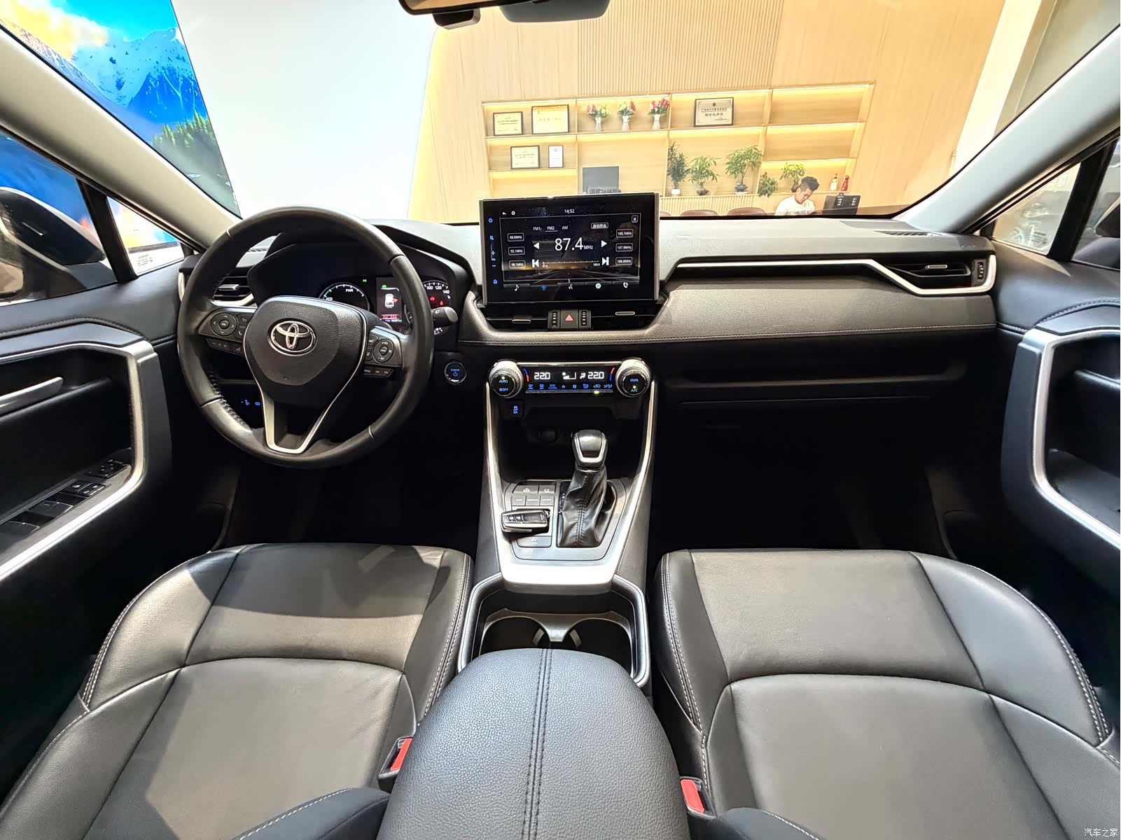 Toyota Wildlander, 2022 12