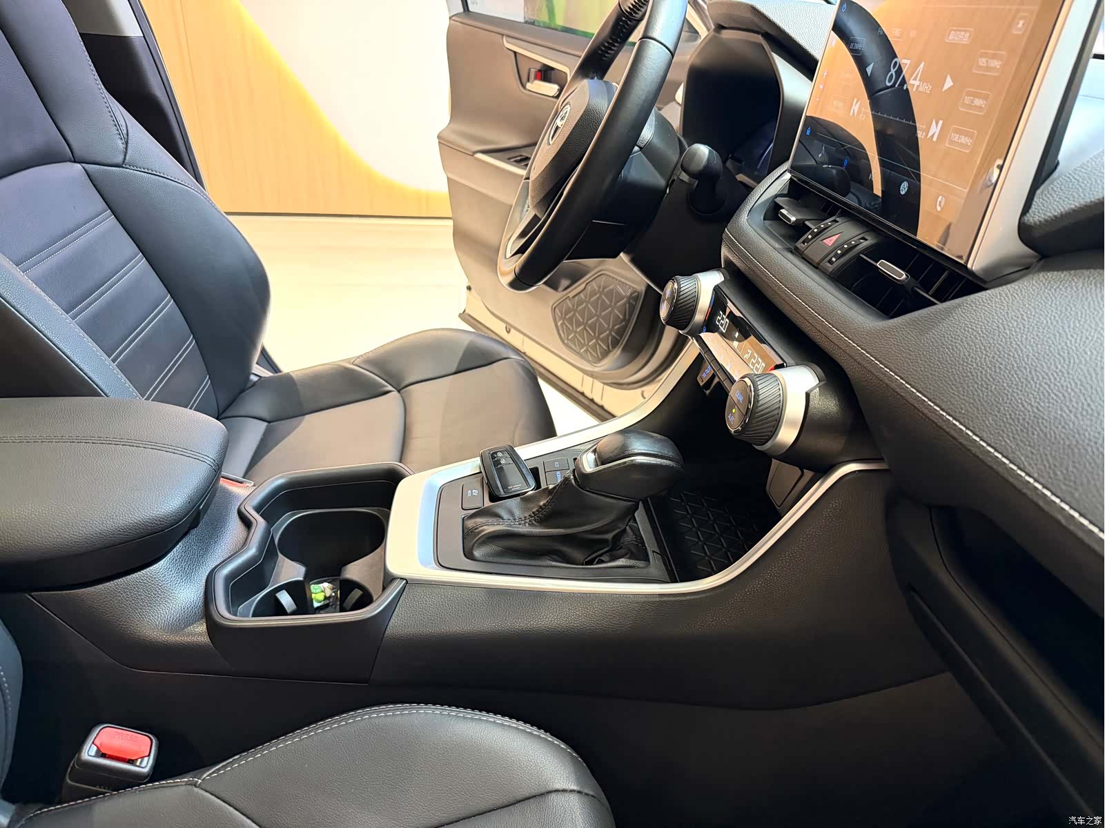 Toyota Wildlander, 2022 19