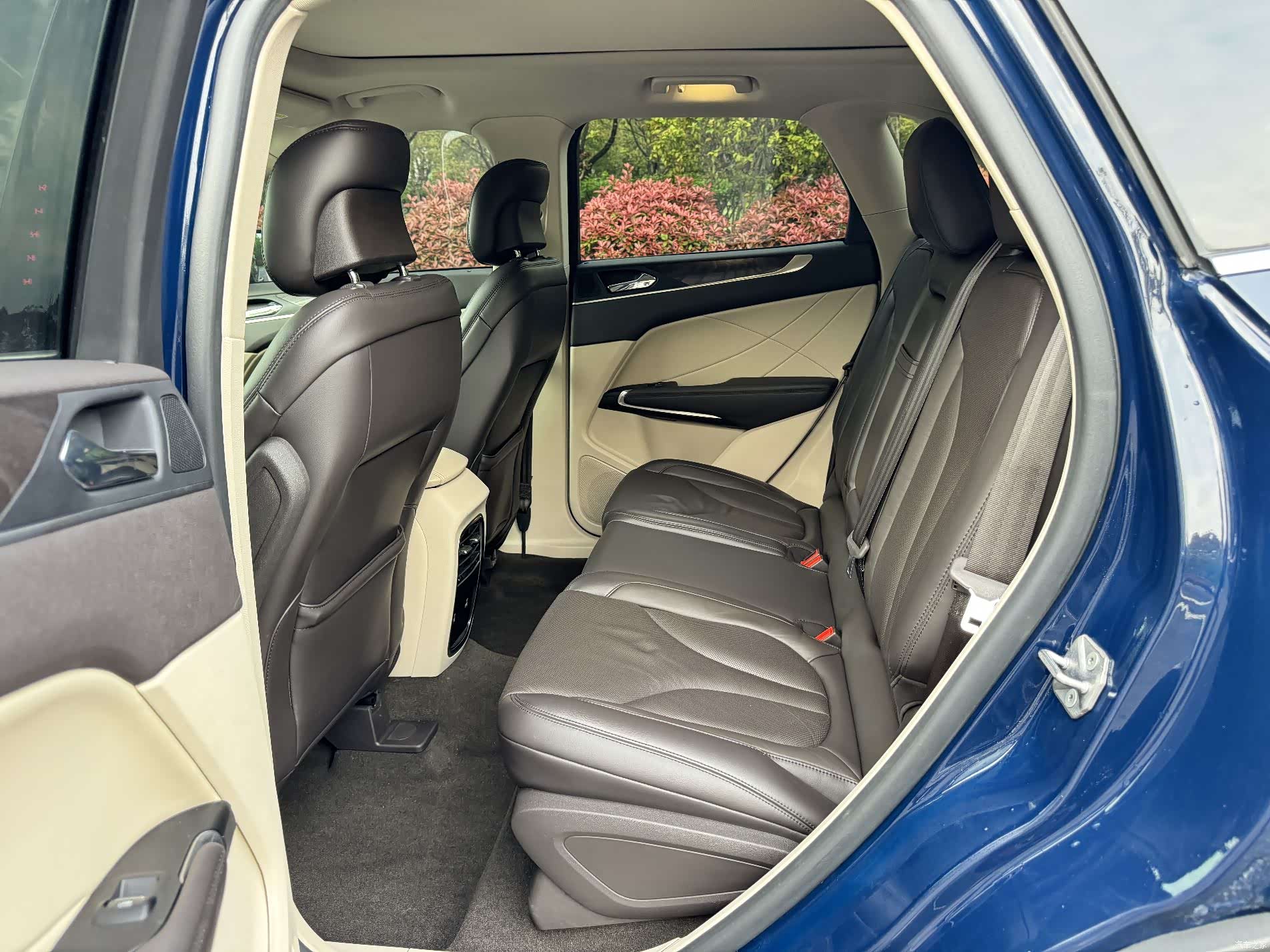Lincoln MKC, 2020 11