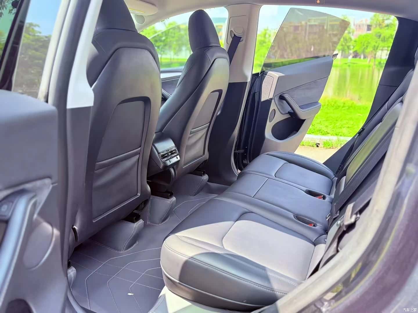 Tesla Model Y, 2024 6