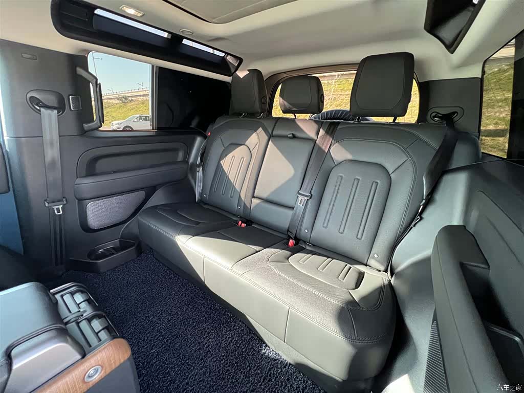 Land Rover Defender, 2022 15