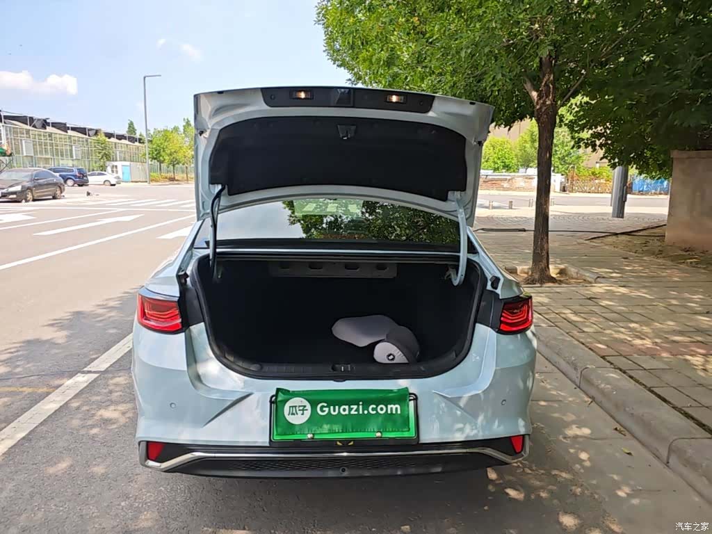 Geely Emgrand, 2022 19
