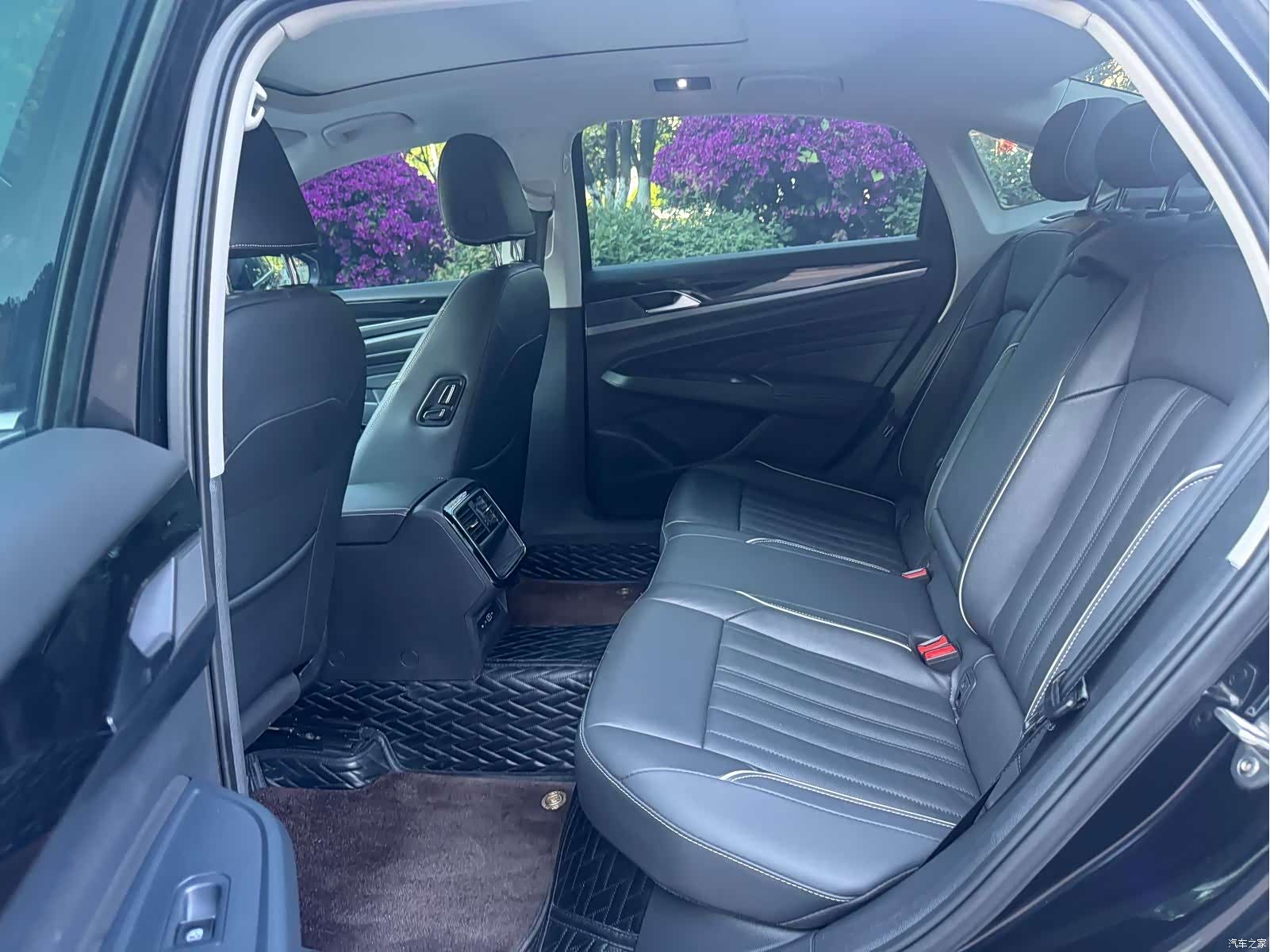 Volkswagen Passat, 2022 все фото