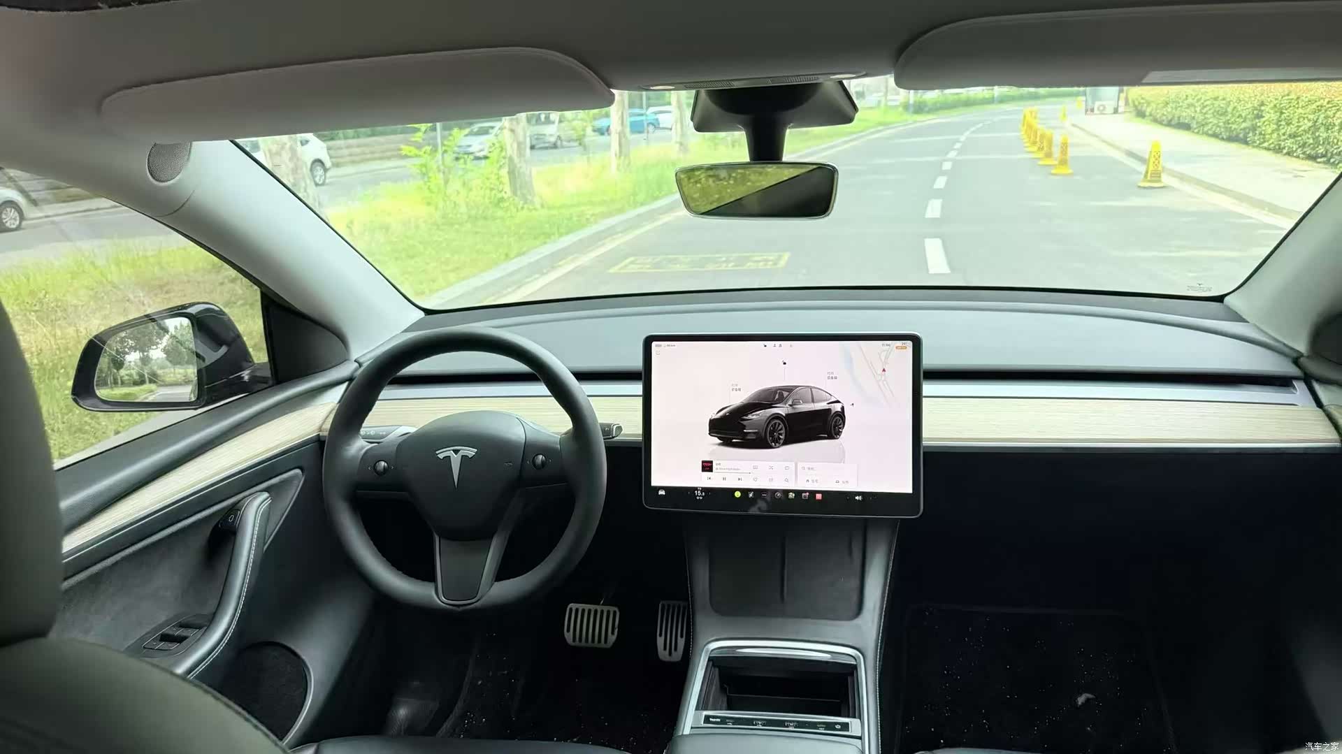 Tesla Model Y, 2023 4
