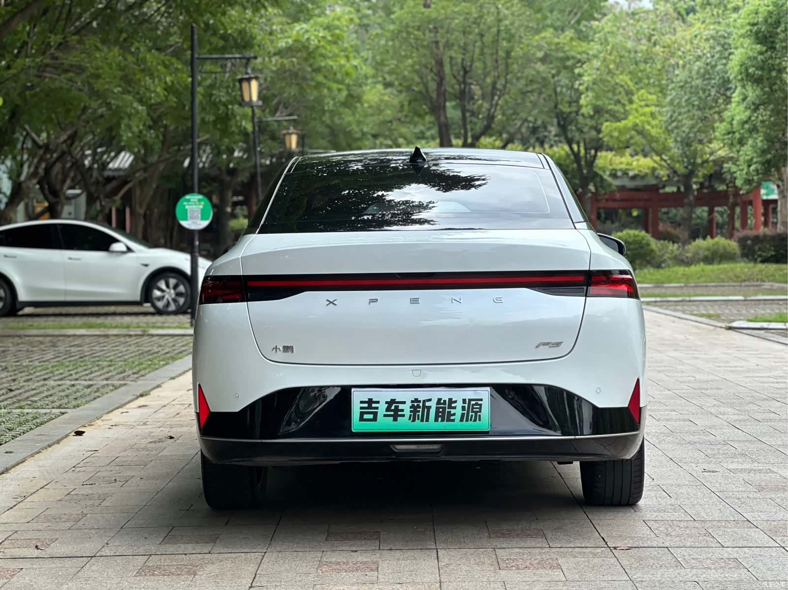 Xpeng P5, 2022 все фото
