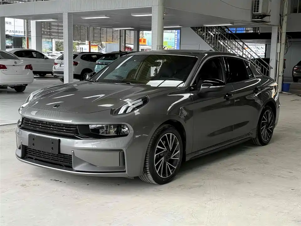 Lynk & Co 03