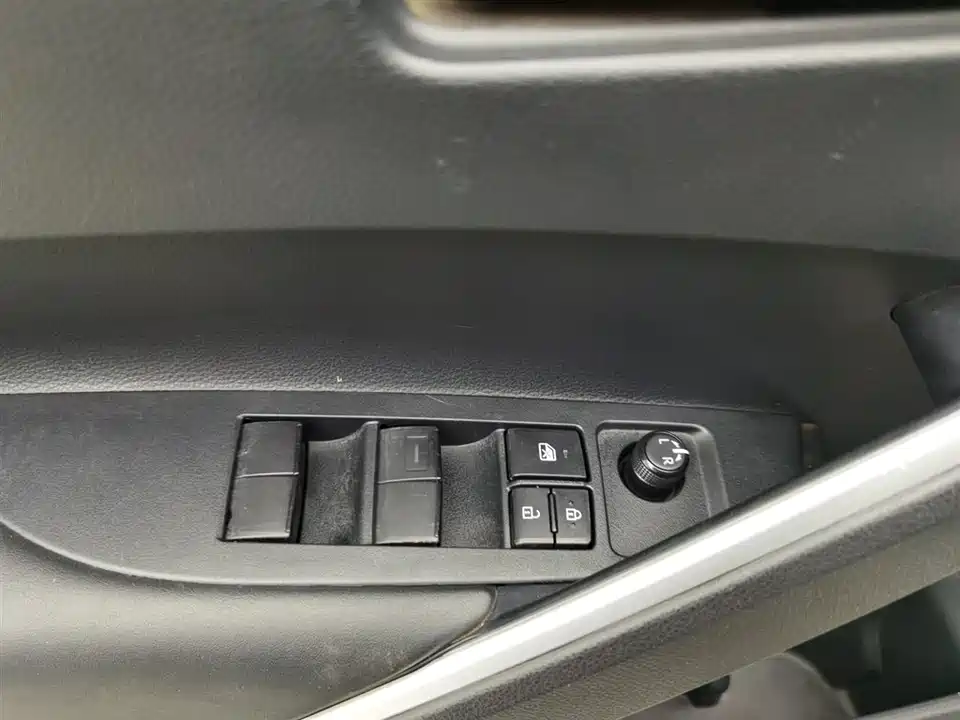 Toyota Corolla Sharp amplifier