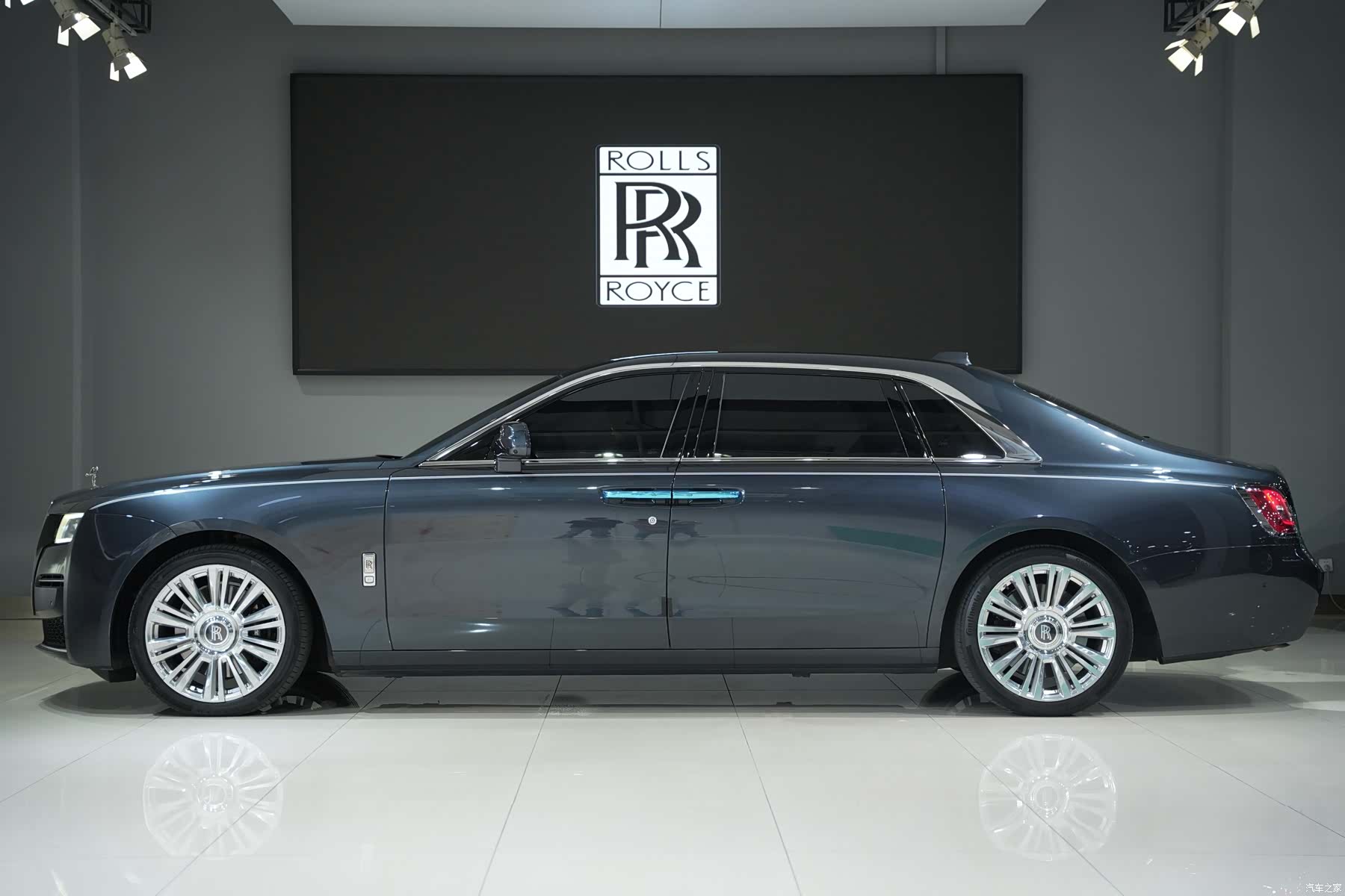Rolls-Royce Ghost, 2021 3