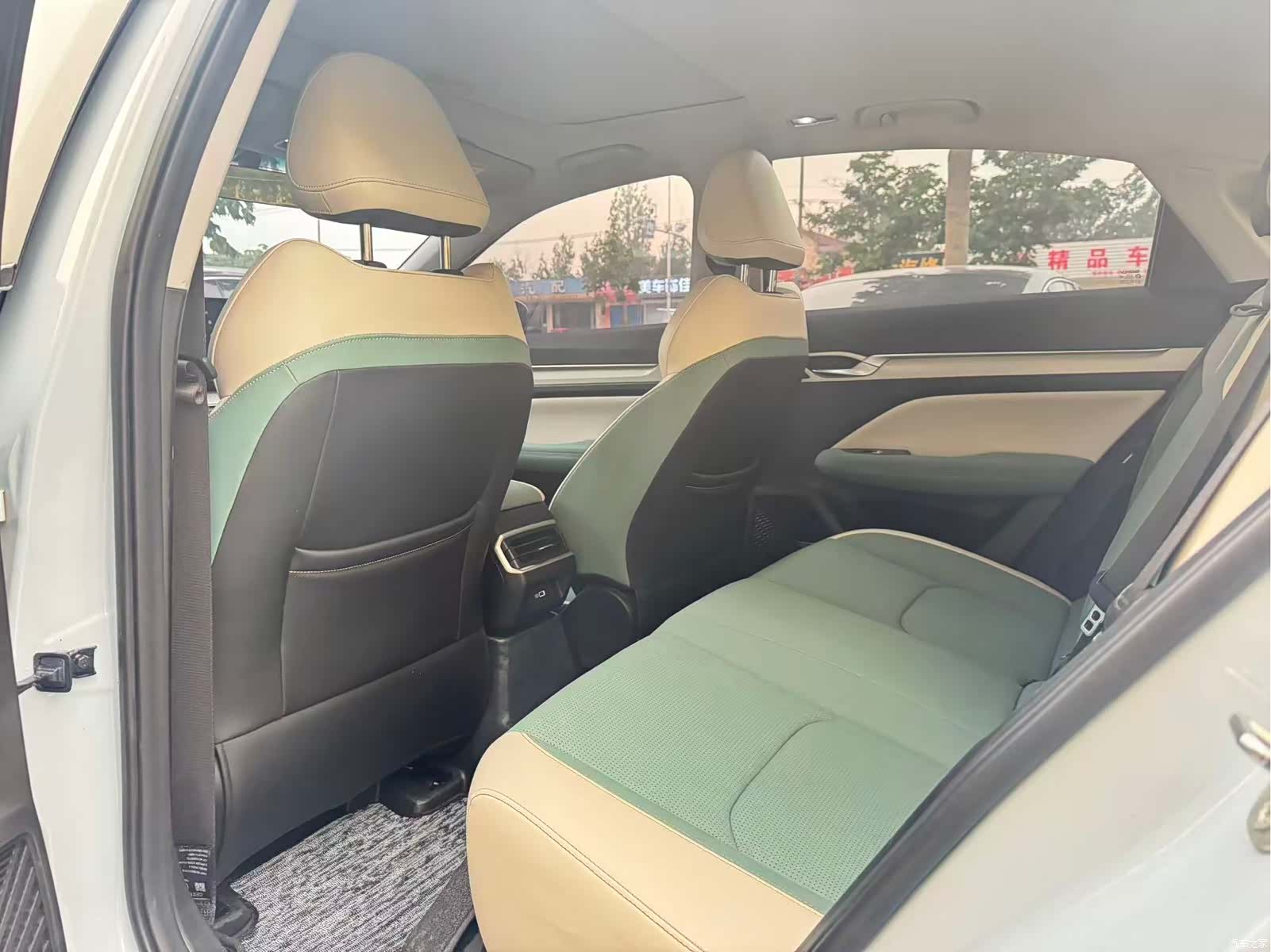 Geely Emgrand, 2022 все фото