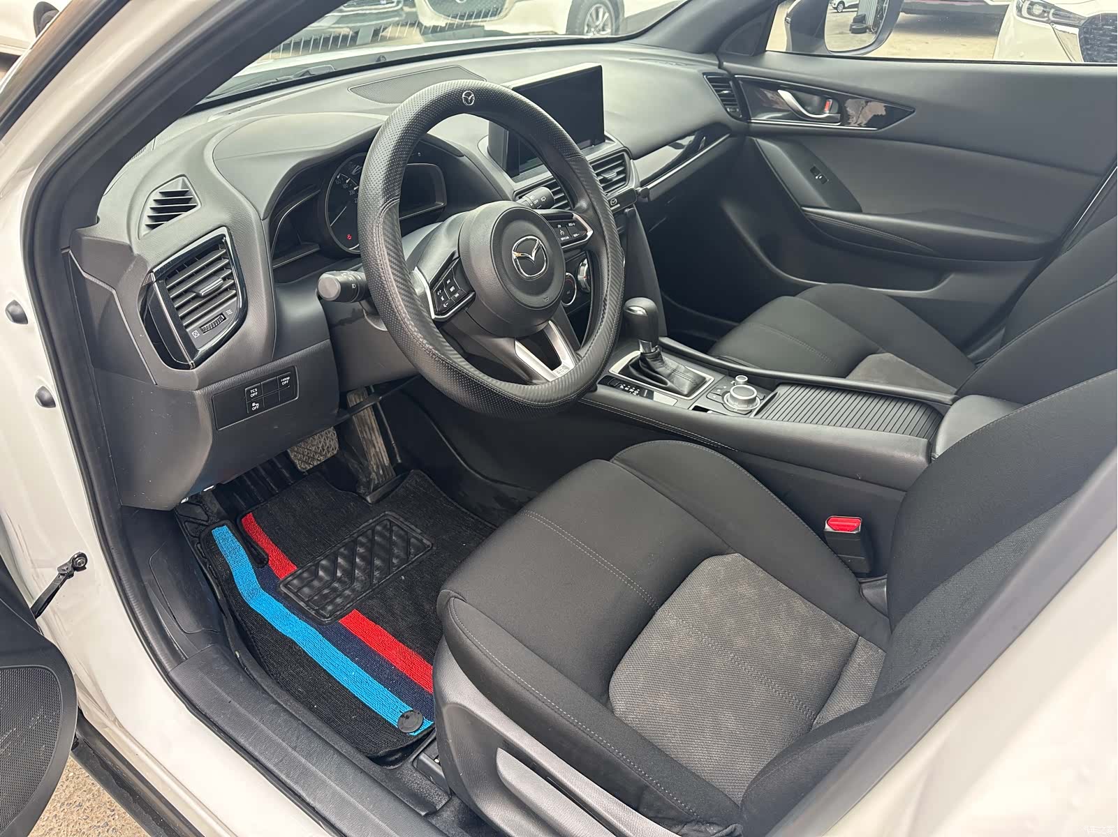Mazda CX-4, 2023 4