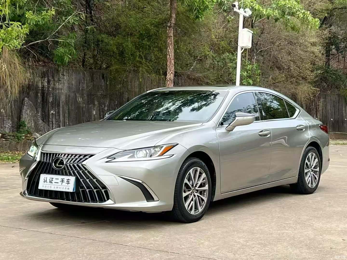Lexus ES, 2022 1