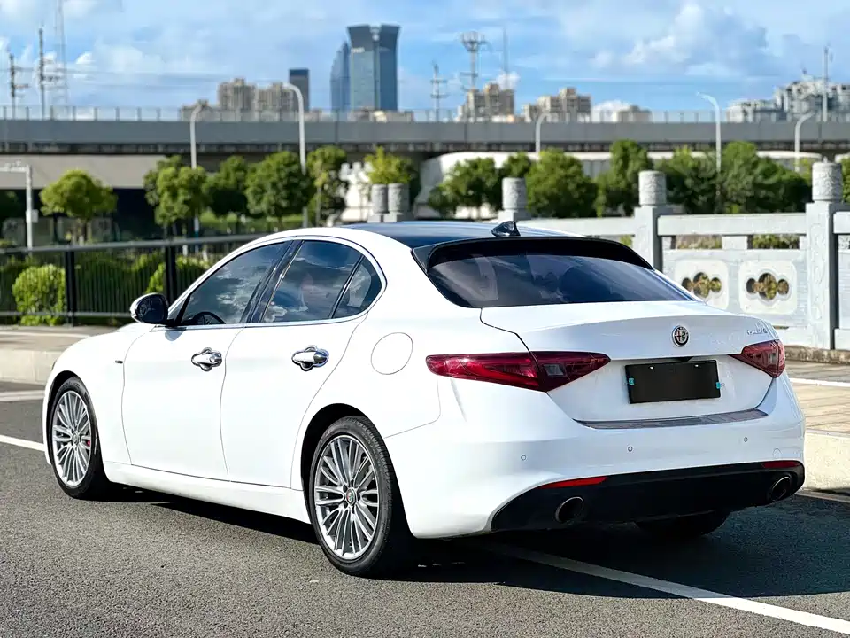 Alfa Romeo Giulia Alfa Romeo Giulia