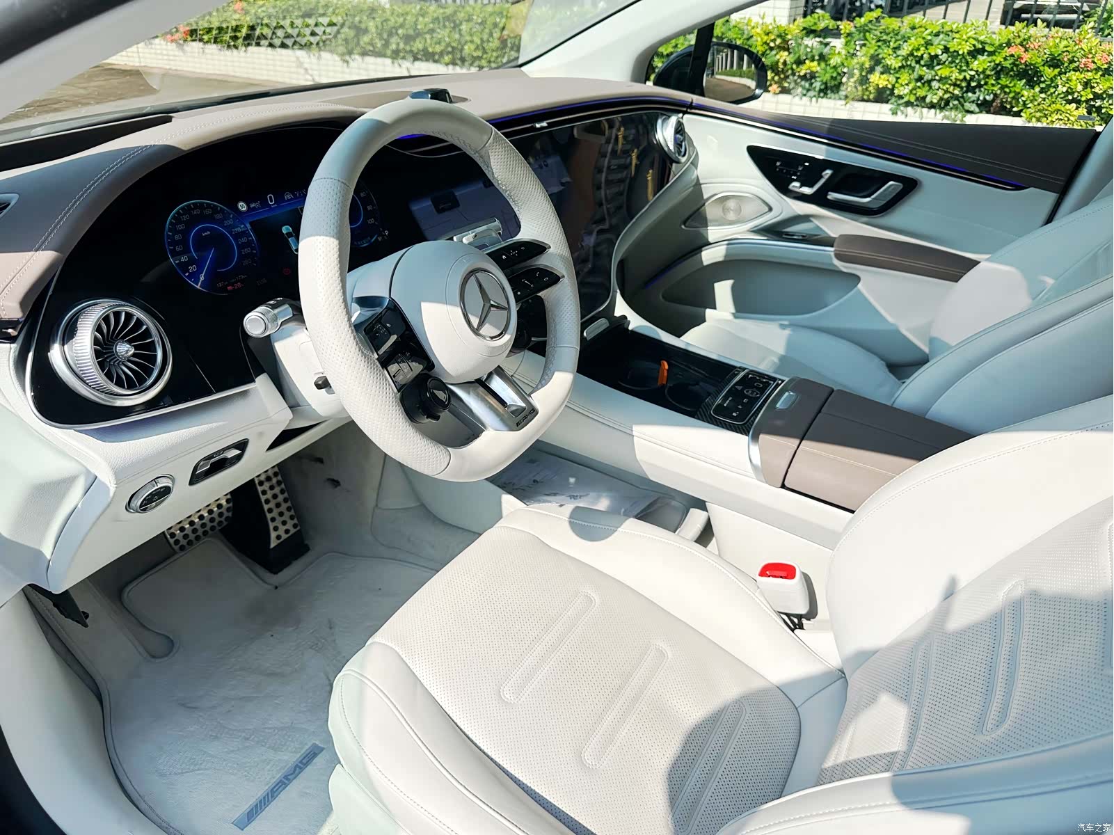 Mercedes-Benz EQS, 2024 13