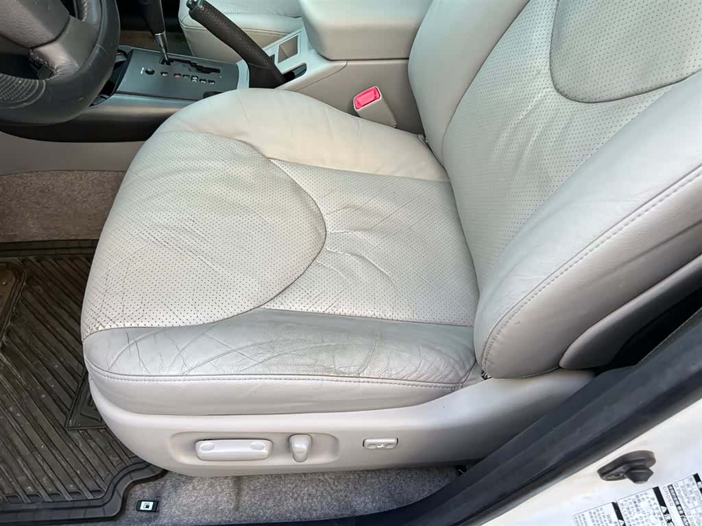 Toyota RAV4, 2011 10
