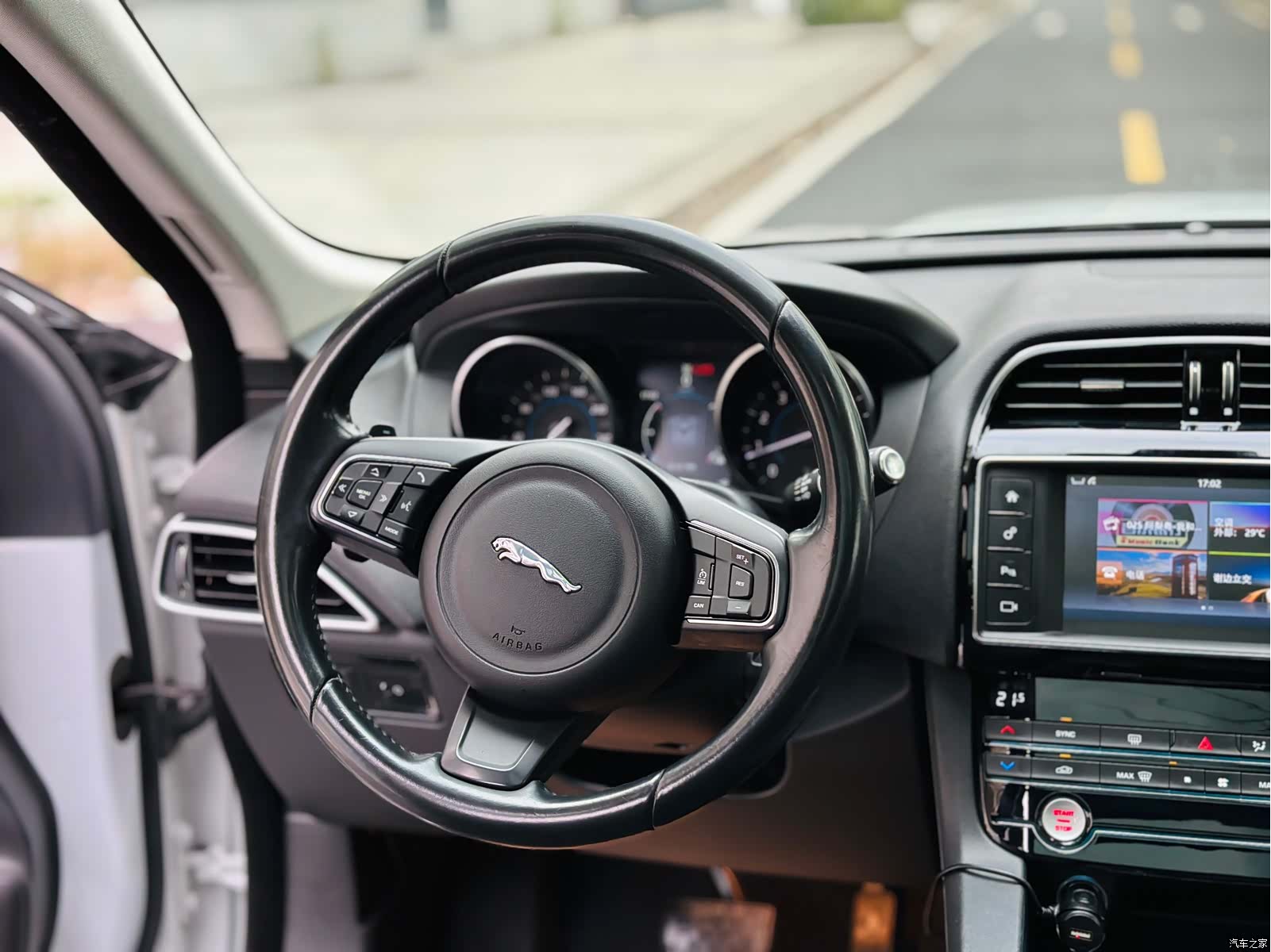 Jaguar F-PACE, 2017 17