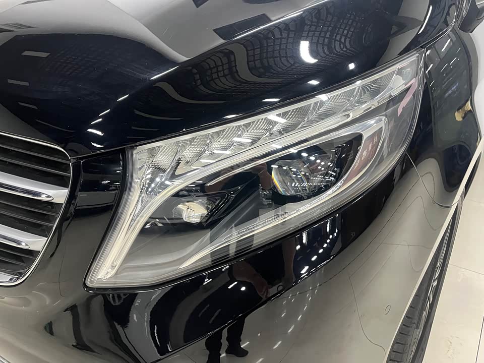 Mercedes-Benz V-class