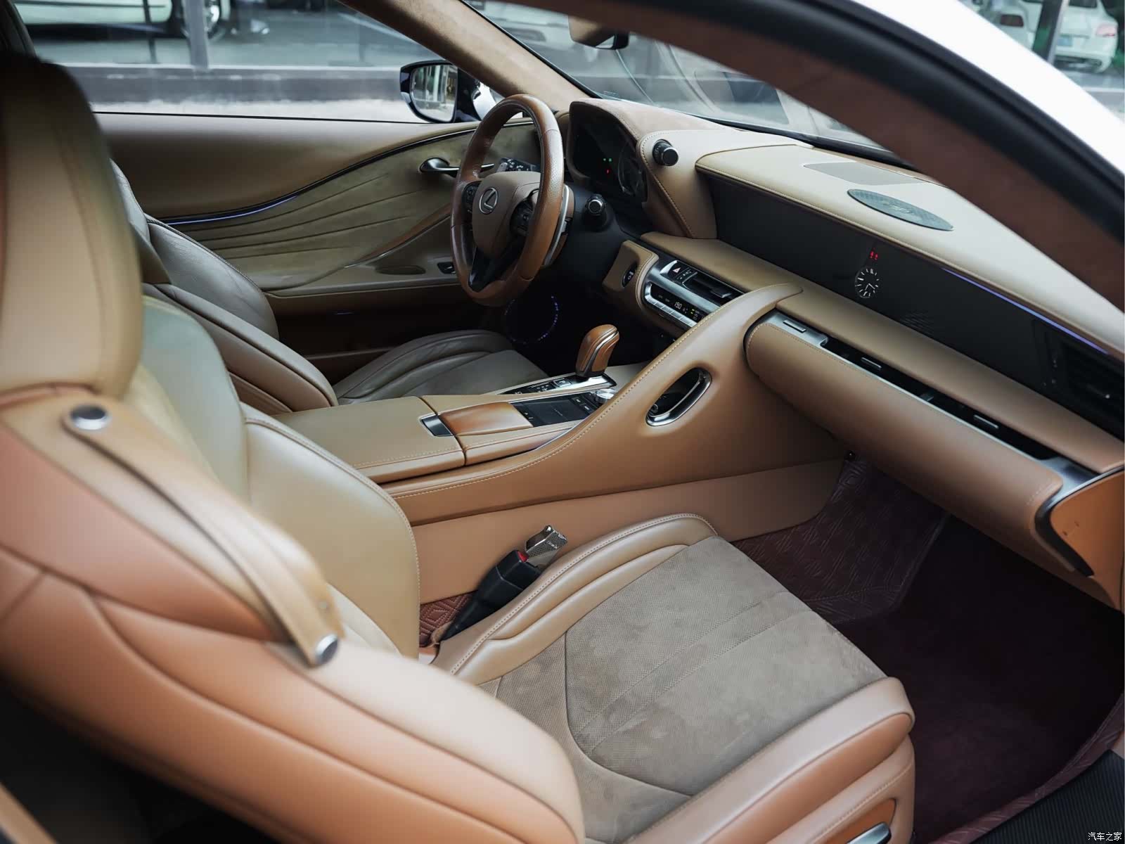 Lexus LC, 2018 11