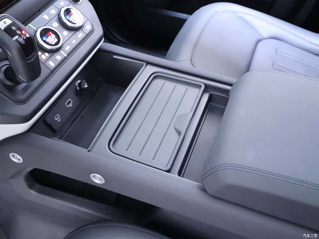 Land Rover Defender, 2022 12
