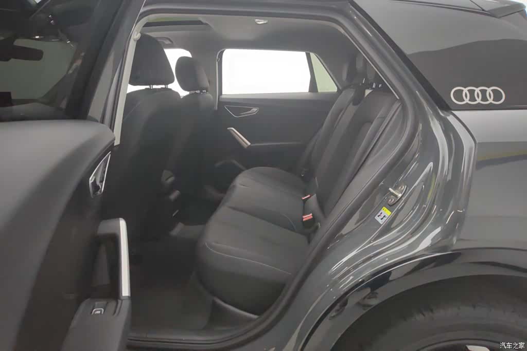 Audi Q2L, 2021 11