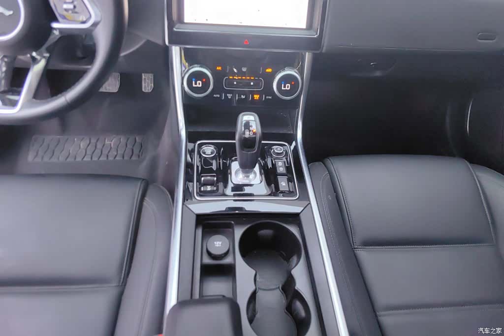 Land Rover XEL, 2020 15
