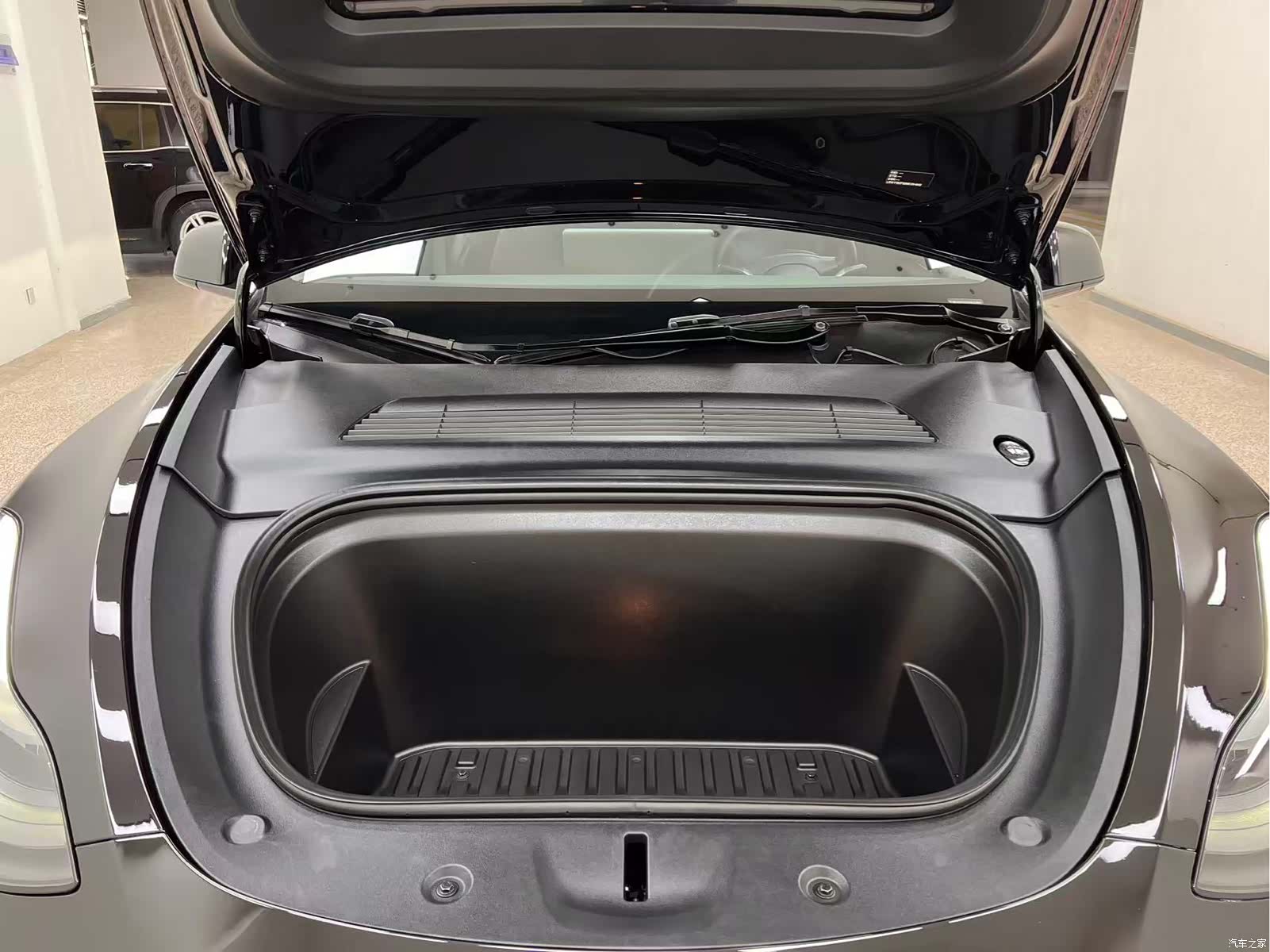 Tesla Model Y, 2022 17
