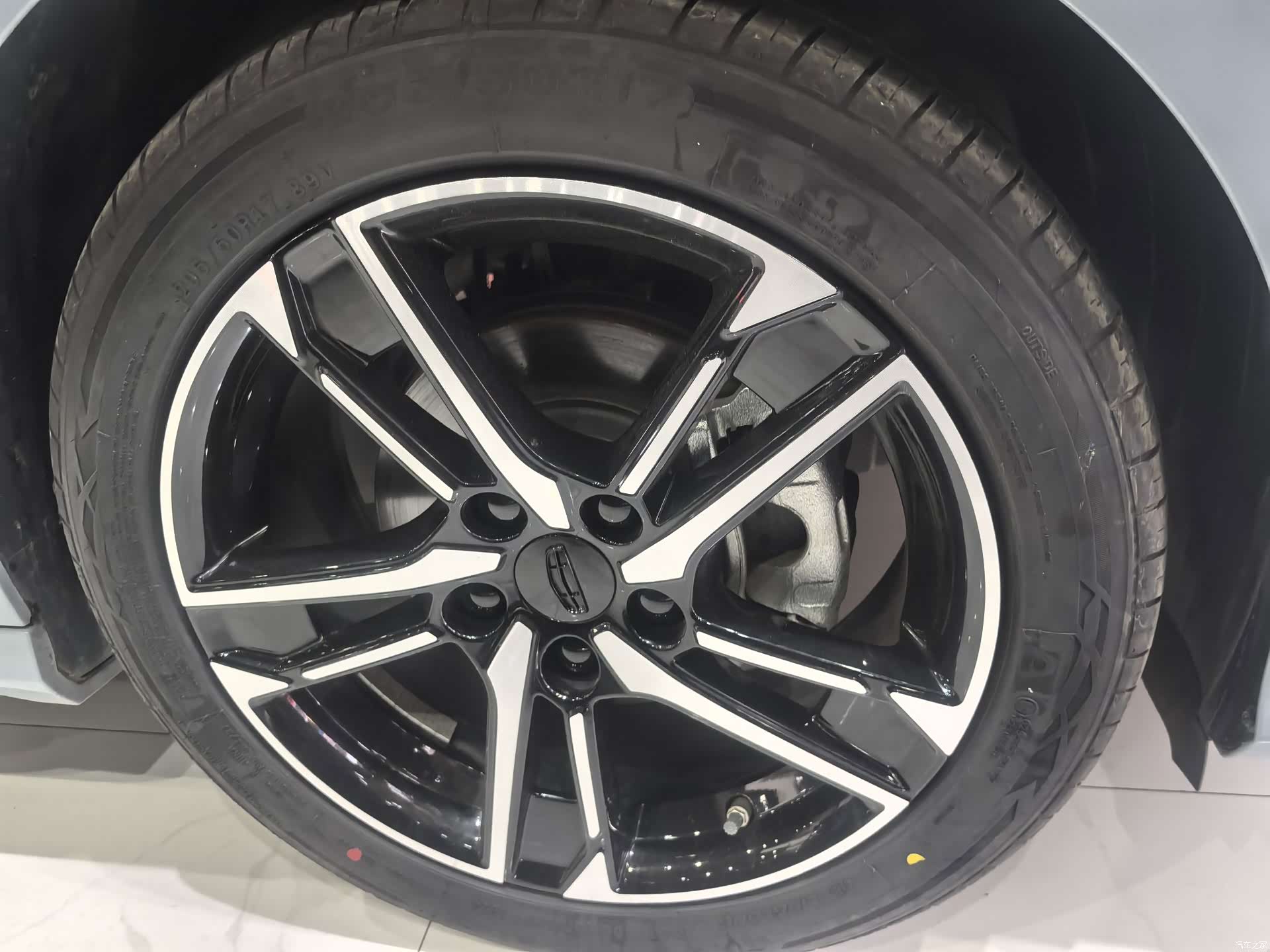 Geely Binray, 2024 15