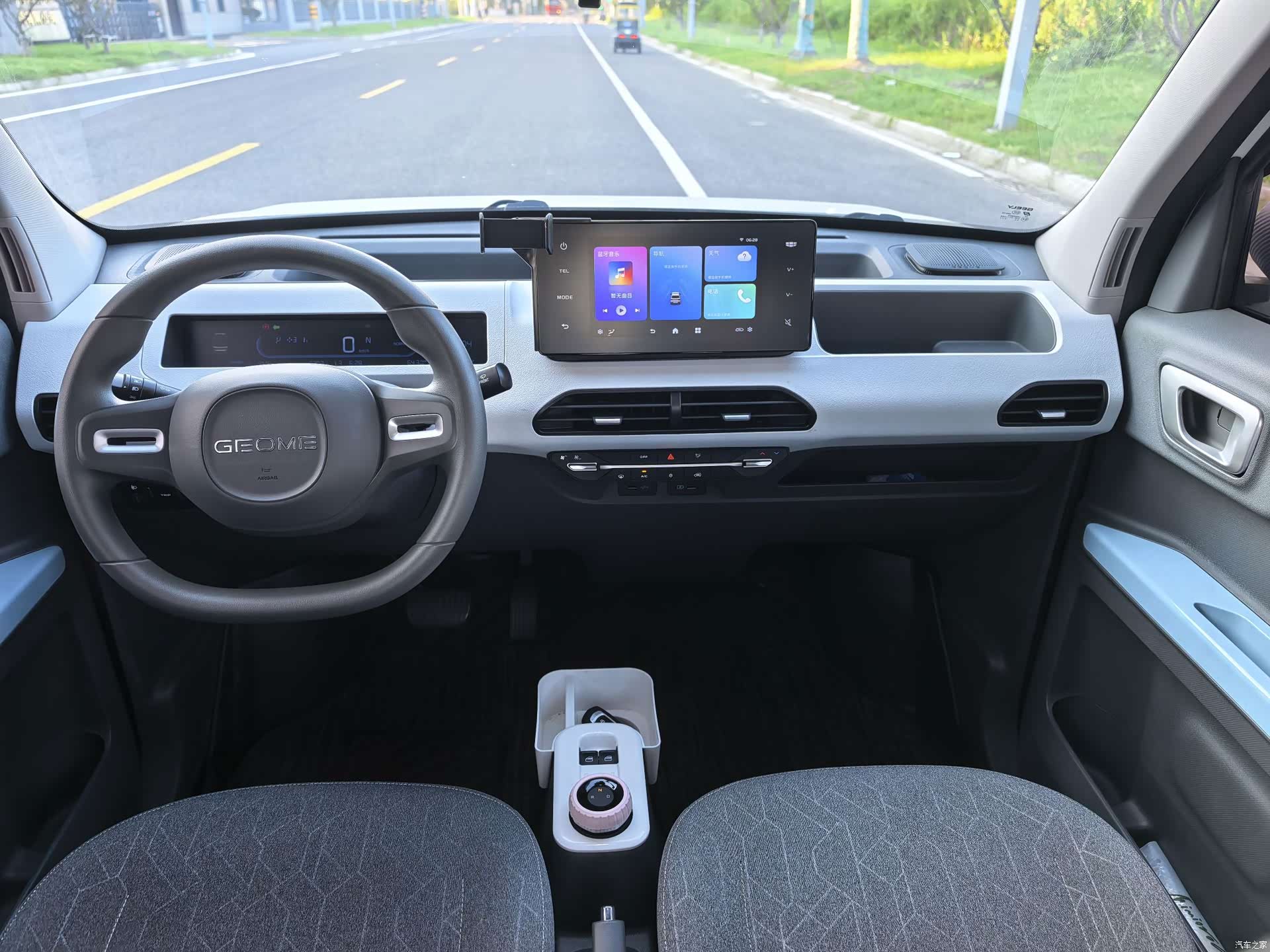 Geely Panda, 2025 8