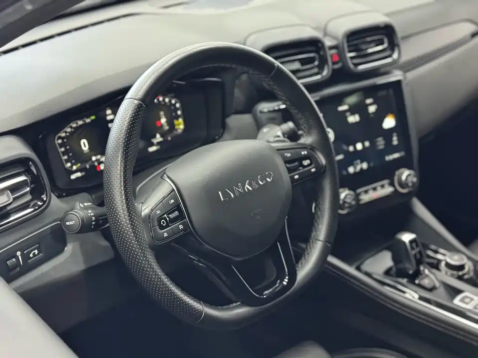Lynk & Co 03
