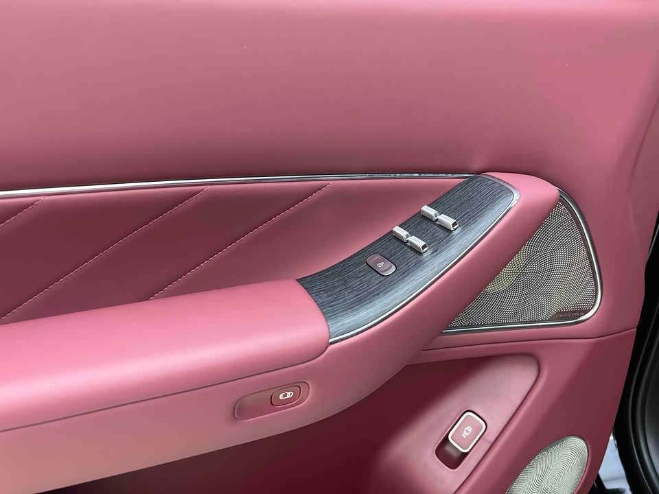 AITO Ask the world M8