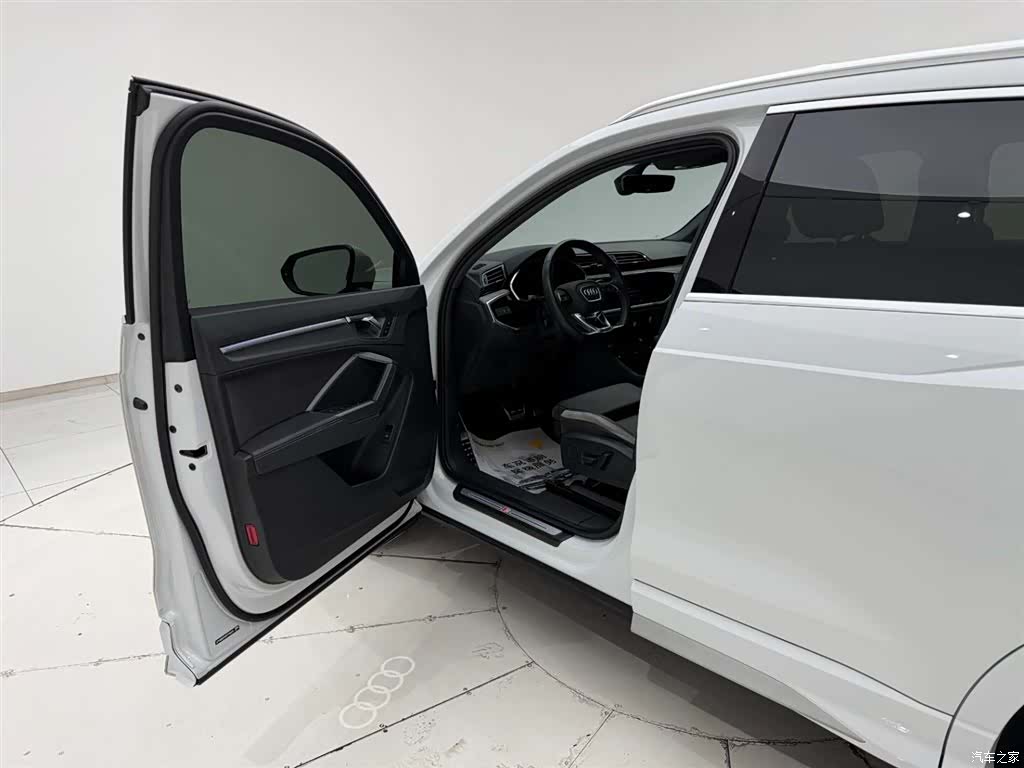 Audi Q3, 2023 13