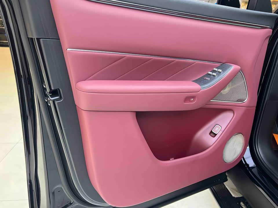 AITO Ask the world M8