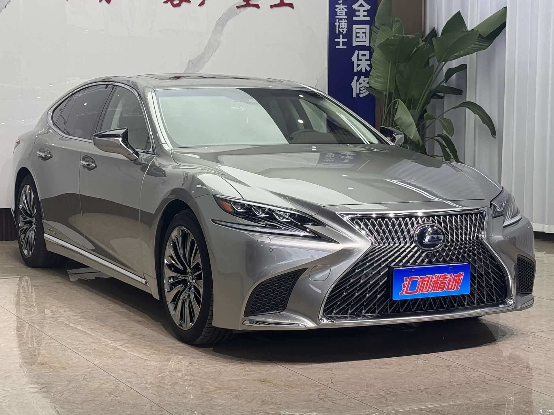 Lexus LS, 2020 3