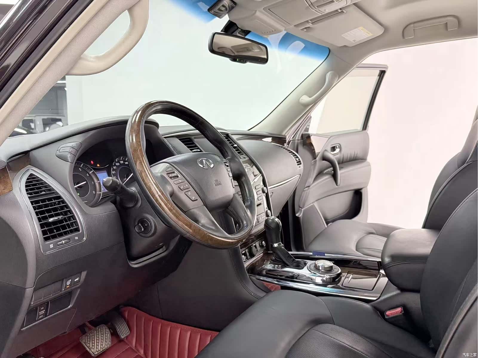 Infiniti QX80, 2013 7