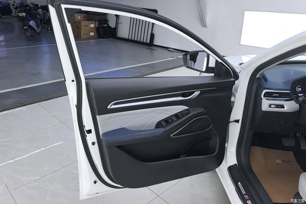 Geely Emgrand, 2022 7