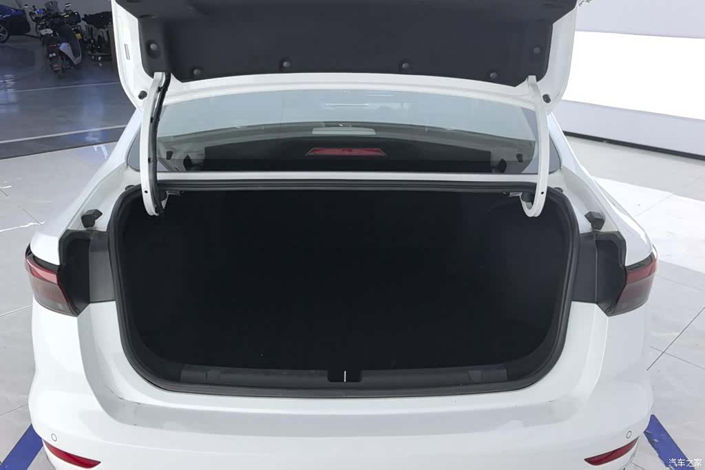 Geely Emgrand, 2022 4
