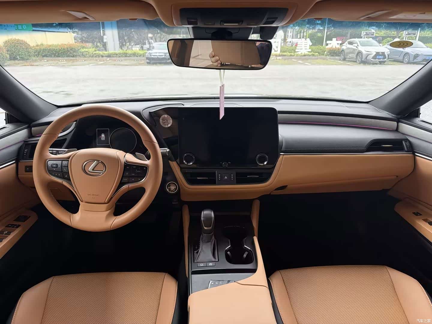 Lexus ES, 2025 10