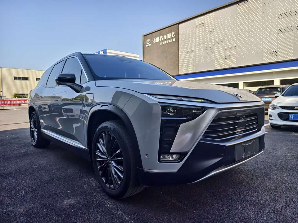 NIO ES8