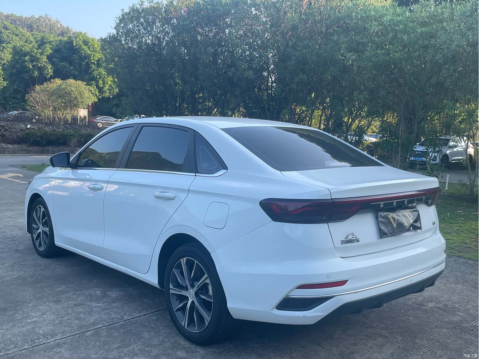 Geely Emgrand, 2023 все фото
