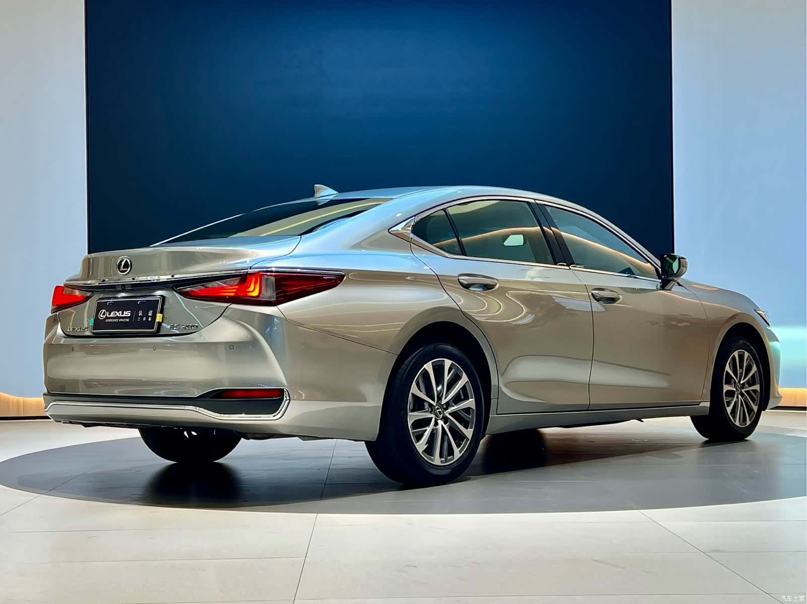 Lexus ES, 2024 7