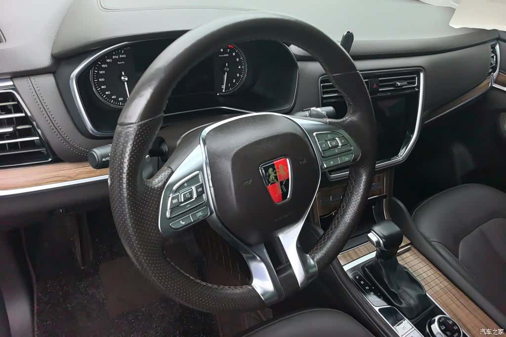 Roewe RX8, 2020 15