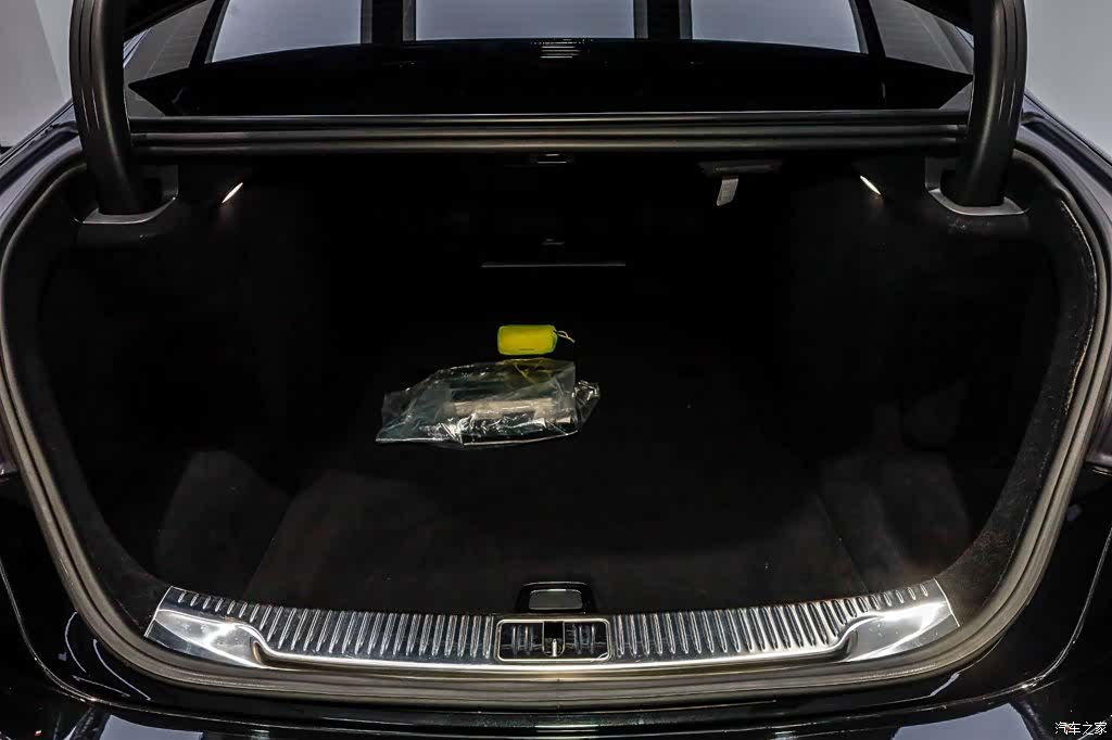 Maybach S-Class, 2023 6
