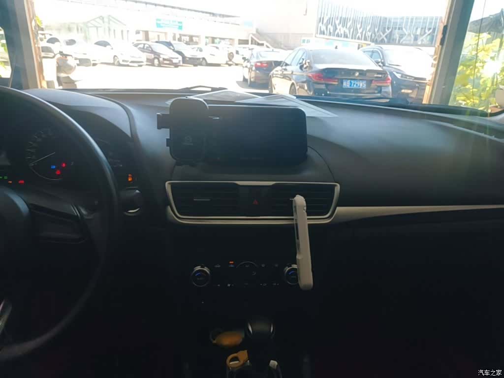 Mazda Mazda3, 2018 13