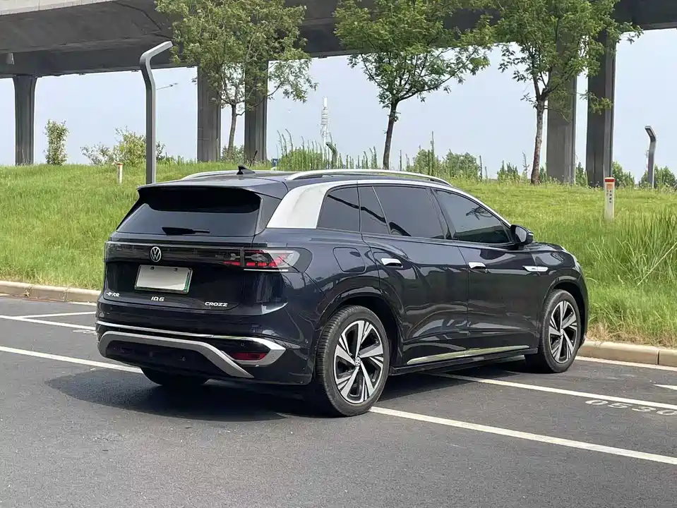 Volkswagen ID.6 CROZZ