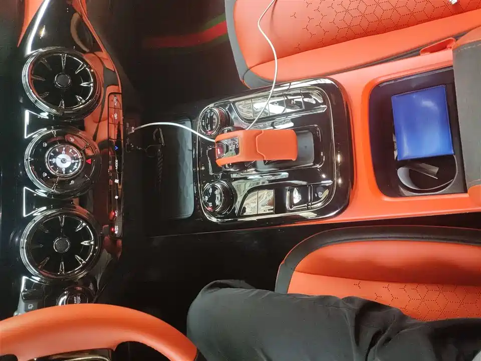 CrossBoundary Co-creation tank 300