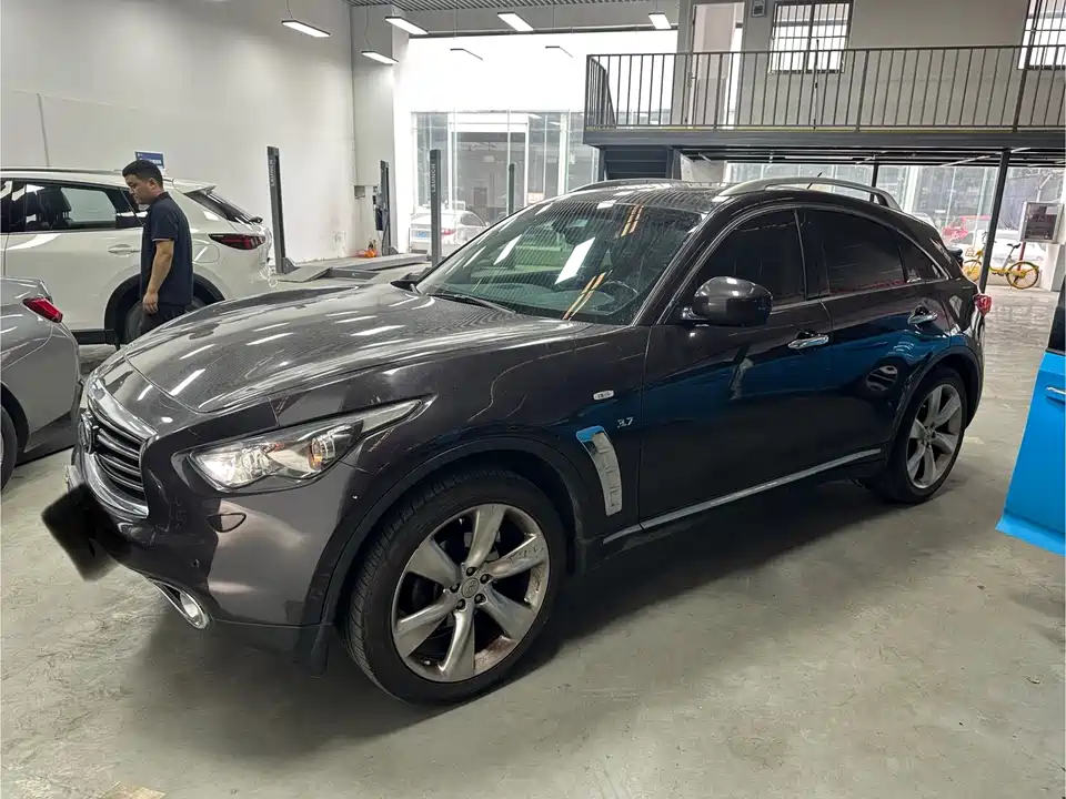 Infiniti QX70
