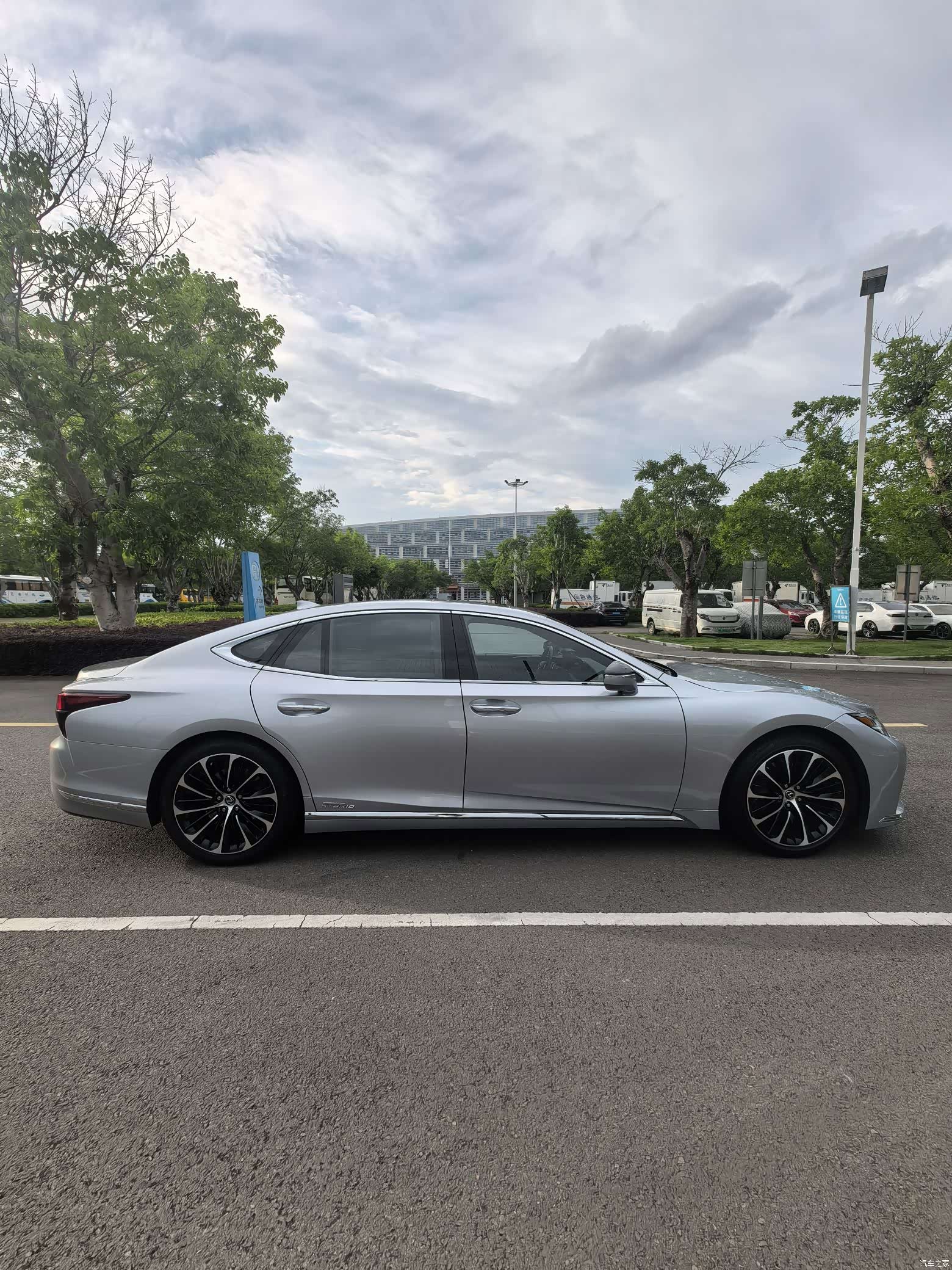 Lexus LS, 2021 4