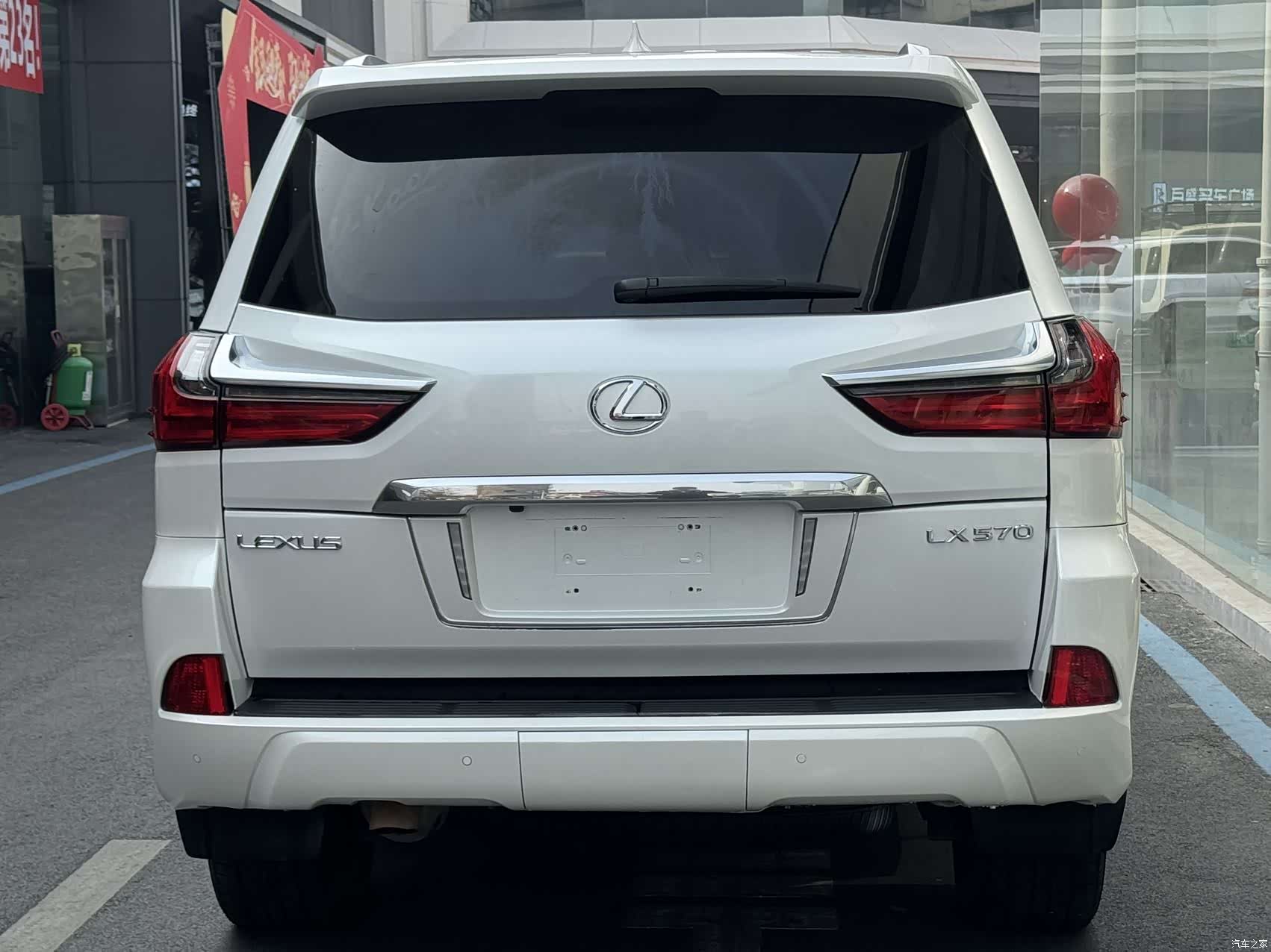 Lexus LX, 2020 4