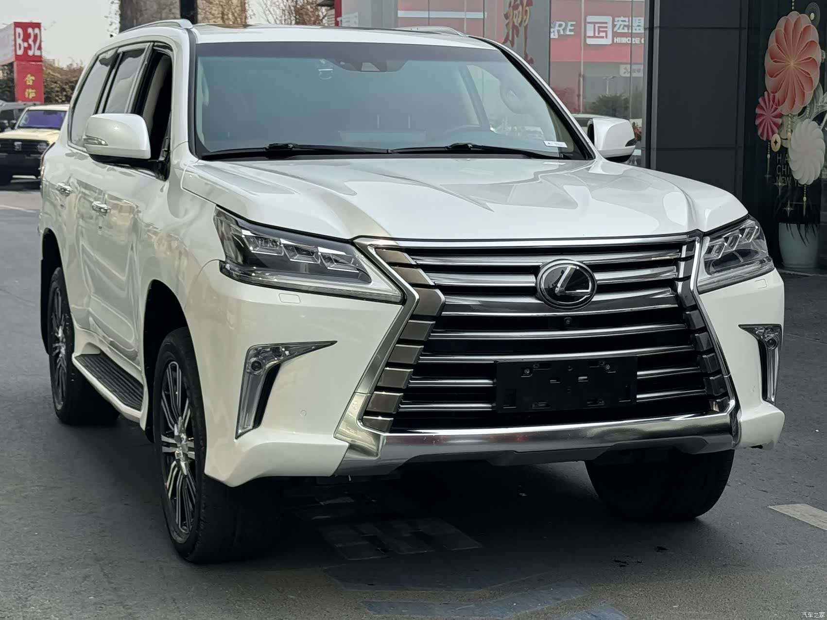 Lexus LX, 2020 1