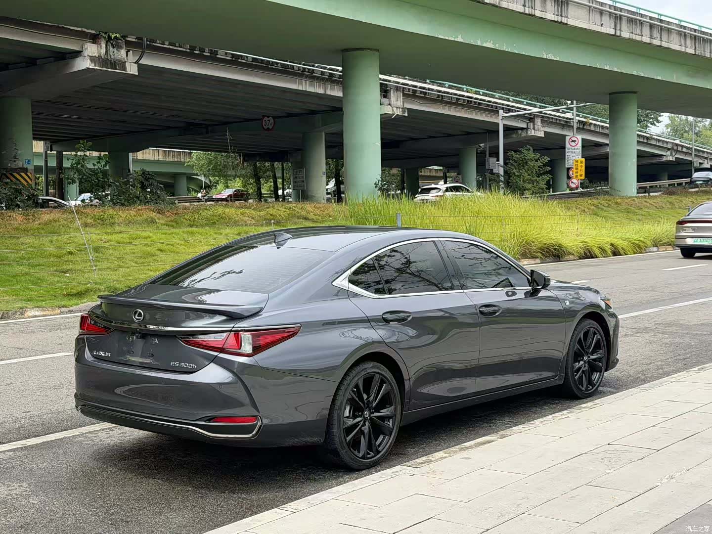 Lexus ES, 2022 3