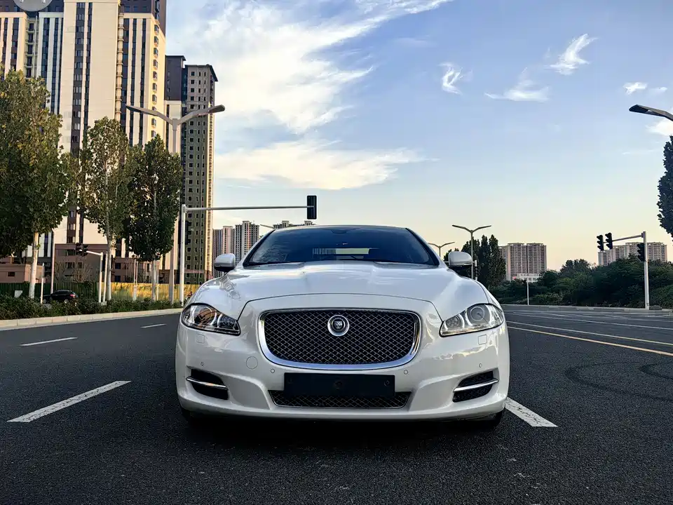 Jaguar XJ Jaguar XJ